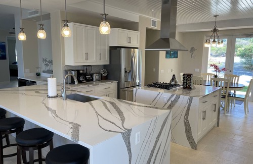 Hart Bay Villa | Luxury Beach Villa, HEATED Pool, Spa, Snorkel gear, Kayaks, SUPs, Near Town