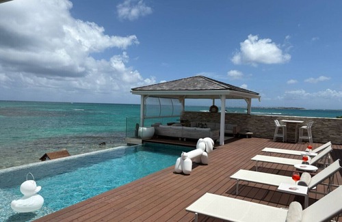 Cul de Sac Villa | Luxury beach villa, pool, canoe & gym