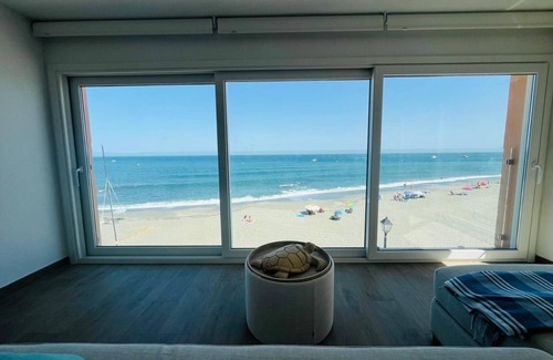 Torreguadiaro Apartment | Luxury, beachfront, two bed apartment.