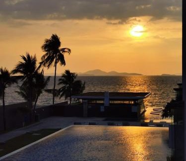 North Pattaya Apartment | Luxury Beachfront Condo with Ocean Views