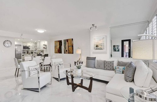 Mid Beach Apartment | Luxury Beachfront Condo/Beach Service/1418