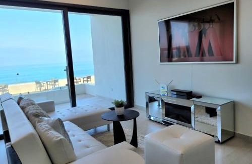 Primo Tapia Apartment | Luxury Beachfront Condo in Rosarito Pool & Jacuzzi