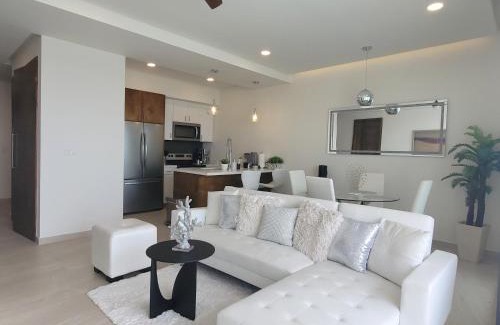 Primo Tapia Apartment | Luxury Beachfront Condo in Rosarito Pool & Jacuzzi