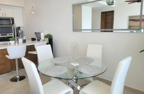 Primo Tapia Apartment | Luxury Beachfront Condo in Rosarito Pool & Jacuzzi