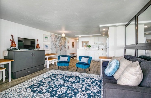 Punaluu Condo | Luxury Beachfront Condo w/AC
