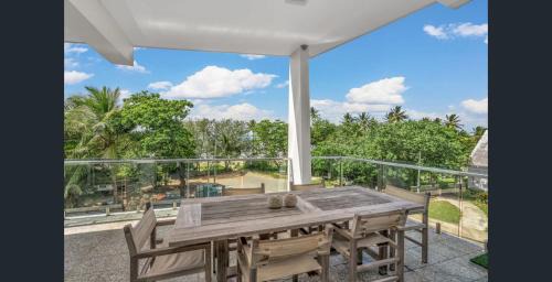 Mission Beach Apartment | Luxury Beachfront Penthouse Dunk Island Views & Prime Village Location