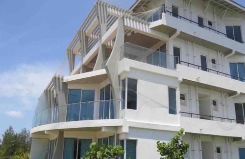 Nilaveli Apartment | Luxury Beachfront Penthouse , Nilaveli Beach, Srilanka.