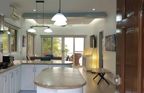Zamboanguita Apartment | Luxury Beachfront Condo near Apo Island