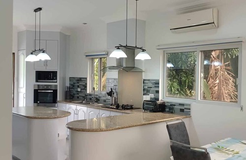 Zamboanguita Apartment | Luxury Beachfront Condo near Apo Island