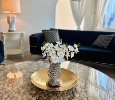 Palm Jumeirah Apartment | Luxury - Beachfront - Spacious Shoreline residences - 5 star private beach resort