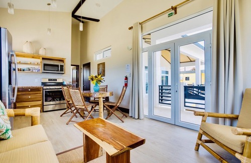 Placencia Resort | Luxury Beachfront Suite with swim up pool bar