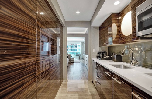 Central Beach Apartment | Luxury Beachfront Studio-with Daily Cleaning