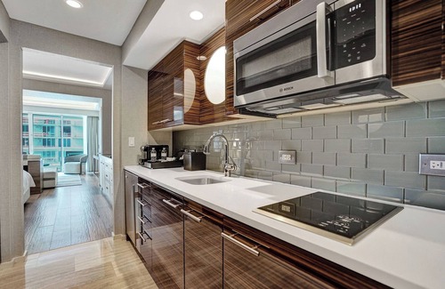 Central Beach Apartment | Luxury Beachfront Studio-with Daily Cleaning