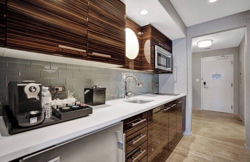 Central Beach Apartment | Luxury Beachfront Studio-with Daily Cleaning