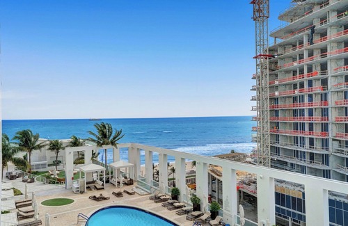 Central Beach Apartment | Luxury Beachfront Studio-with Daily Cleaning