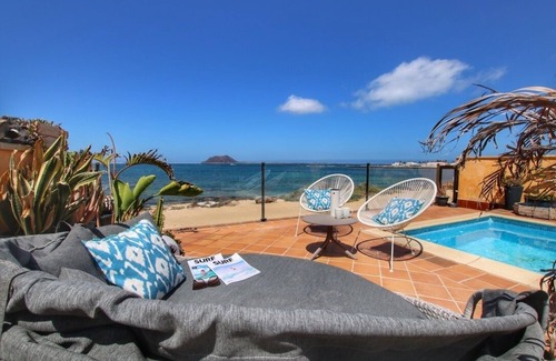 Corralejo House | Luxury Beachfront Villa MAREA Pool, Jacuzzi, AC!NEW !