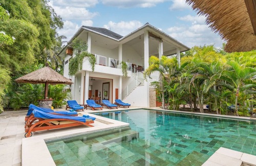 Melaya Villa | Luxury beachfront villa Boathouse