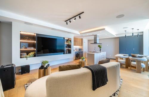 Bloubergstrand Apartment | Luxury Beachfront Penthouse, Blouberg- 3 Bedroom