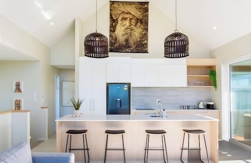 Christchurch House | Luxury Beachside Living: Elegant 3-Bedroom Haven