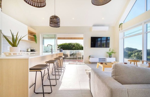 Christchurch House | Luxury Beachside Living: Elegant 3-Bedroom Haven