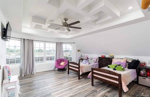 Edinburg House | Luxury Beautiful Home with Pool
