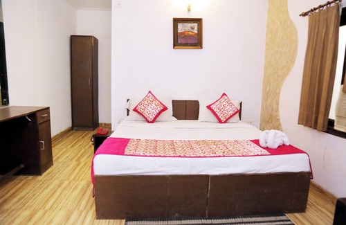 Mahipalpur Extension Hotel | Luxury bedroom hotel with Double Bed and single wonderful in Delhi Airport