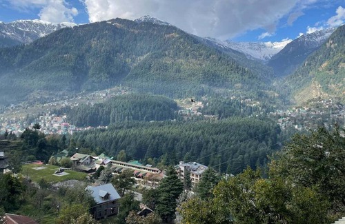 Vashist Cottage | Luxury Bedroom Mountain View, Olive Manali Cottage