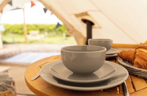 Hundall Cottage | Luxury Bell Tent with Hot Tub. Quiet Countryside Couples Retreat & Dog Friendly!