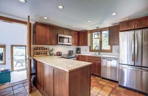 Richmond Villa | LUXURY BERKSHIRES RETREAT - Family Compound! - 2 separate but attached homes!