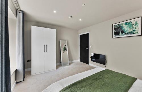 Sheldon Apartment | Luxury Birmingham Apartment - Parking