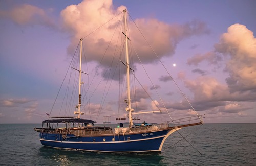 Rawai Boat Rental | Luxury Boat Floating Hotel!