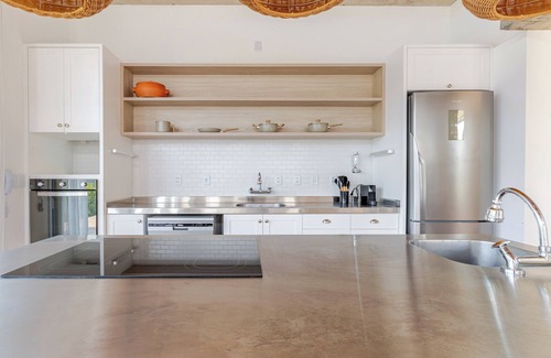 Muquem Villa | Luxury 4-bedroom villa in North Floripa
