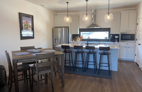 Mountain Green House | Luxury Brand New 3 bed - 3.5 bath Townhome - 12mins to SNOWBASIN!
