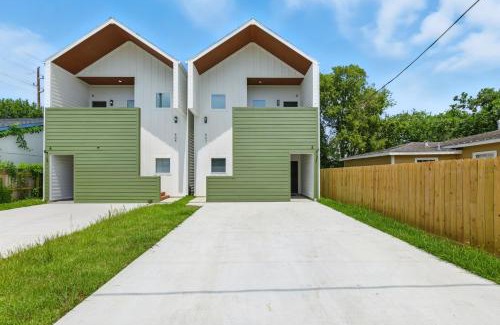 Houston Apartment | Luxury Brand New and Fully Furnished 3BR Apt Close to Downtown
