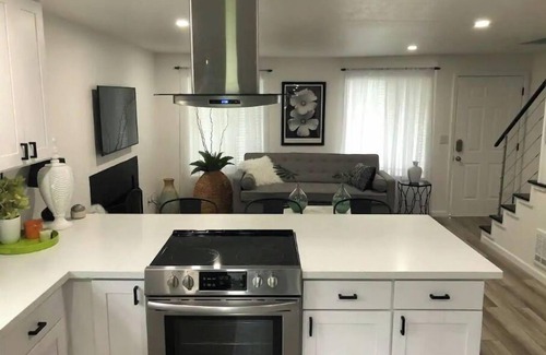 South Forest Park House | Luxury Brand New Remodeled 3 Bedroom Duplex!