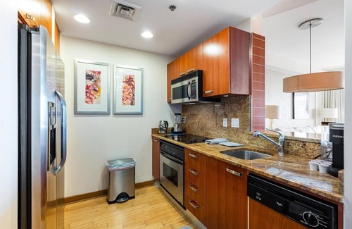 Brickell Condo | Luxury Brickell Bay View Condo AKA Hotel 33rd Floor