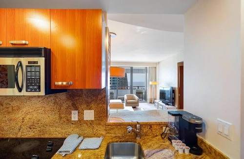 Brickell Condo | Luxury Brickell Bay View Condo AKA Hotel 33rd Floor