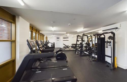 Marlborough Apartment | Luxury & Bright Apartment-Near Tube & Shops -Gym Access