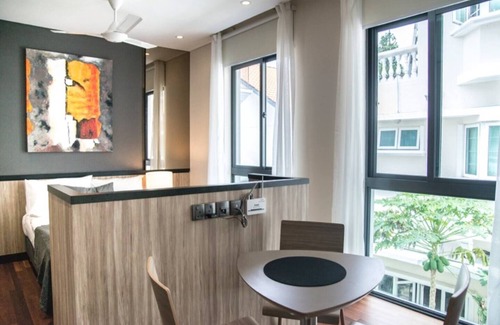 Bedok House | Luxury & Bright studio room SEN-4 with shared pool