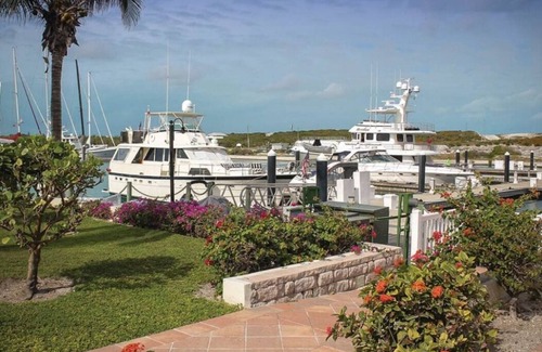 Rokers Point Boat Rental | Luxury Catamaran, Exuma, Emerald Bay Marina/Sandals resort, + opt sailing trips!