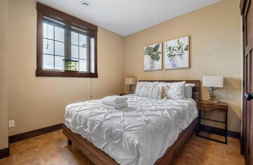 Calgary House | Luxury BSMT Banff Pass Pool Table Steam Shower
