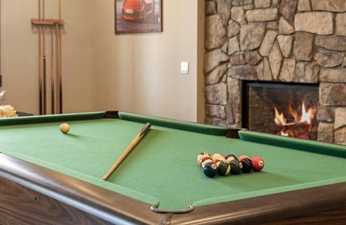Calgary House | Luxury BSMT Banff Pass Pool Table Steam Shower