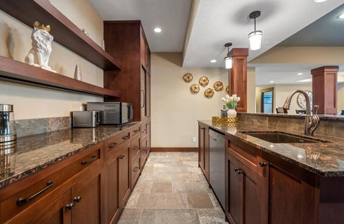 Calgary House | Luxury BSMT Banff Pass Pool Table Steam Shower