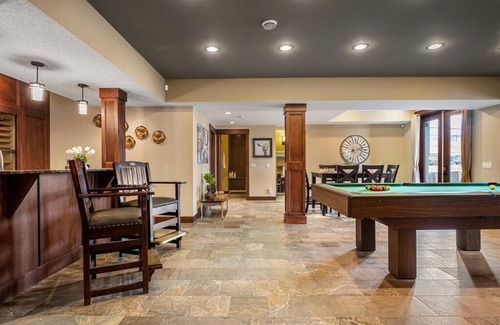 Calgary House | Luxury BSMT Banff Pass Pool Table Steam Shower