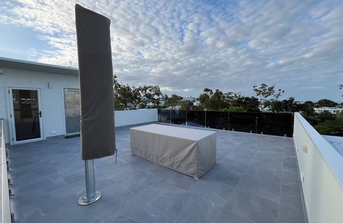 Wynnum House | Luxury build 4-bedroom house in wonderful Manly Wheelchair friendly