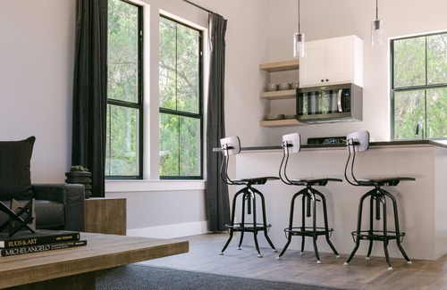 New Braunfels House | Luxury Bungalow near Gruene Hall, Whitewater Amphitheater & The Chandelier.