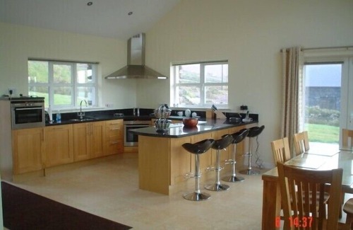 Caherdaniel House | Luxury Bungalow Waterville Kerry near Sea, Beach and Mountain views