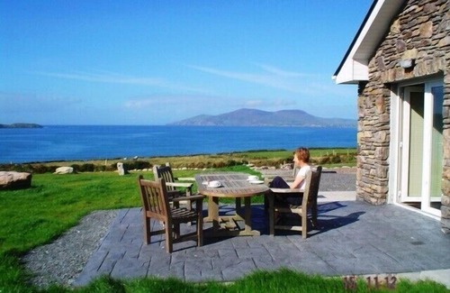 Caherdaniel House | Luxury Bungalow Waterville Kerry near Sea, Beach and Mountain views