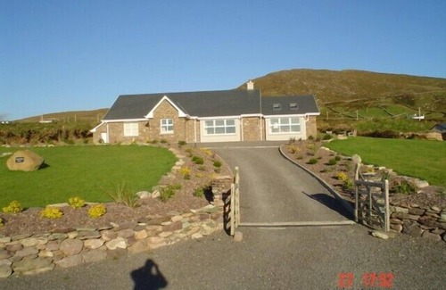 Caherdaniel House | Luxury Bungalow Waterville Kerry near Sea, Beach and Mountain views