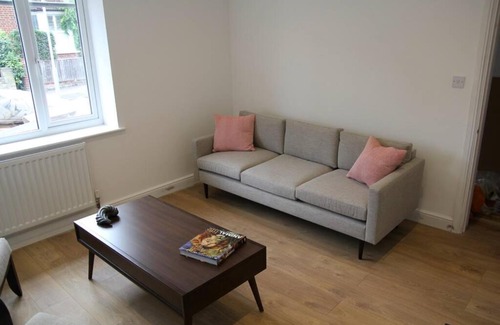 Ware House | Luxury Business stay with Hot Tub and Pool Table